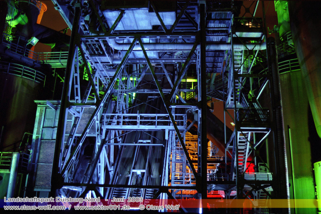 Der Landschaftspark Duisburg-Nord, oder kurz LaPaDu ist ein etwa 180 Hektar gro�er Landschaftspark rund um ein stillgelegtes H�ttenwerk in Duisburg-Meiderich, der im Rahmen der Internationalen Bauausstellung Emscher Park entstand.