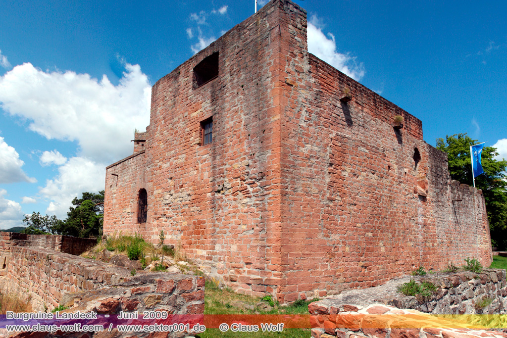 Burgruine Landeck ist die Ruine einer H�henburg s�dwestlich von Landau, bei Klingenm�nster im Landkreis S�dliche Weinstra�e in Rheinland-Pfalz.