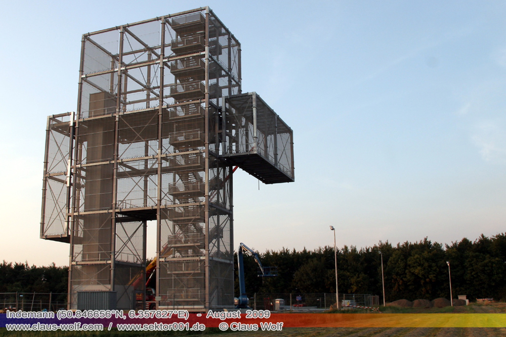 Der Indemann ist ein Aussichtsturm, der bei Lucherberg in der Gemeinde Inden im Kreis D�ren auf der Abraumhalde Goltsteinkuppe steht. Er wurde als Projekt im Rahmen der EuRegionale 2008 realisiert. Der Indemann ist eine 36 m hohe Konstruktion aus 280t Stahl mit 20.000 Einzelteilen. �ber 216 Stufen k�nnen die zw�lf verschiedenen Ebenen erreicht werden. Ein Aufzug f�hrt bis auf 24 m hinauf. Das Edelstahlgewebe, welches die Konstruktion umschlie�t, ist eine Gemeinschaftsproduktion der ag4 media facade GmbH, K�ln, und der D�rener Firma GKD Gebr�der Kufferath. 40.655 Leuchtdioden auf einer Fl�che von 1.470 m� lassen den Indemann bei Nacht zum leuchtenden Symbol des Indelandes werden.