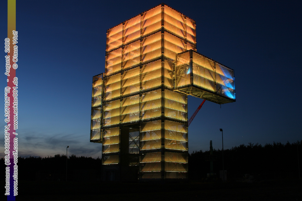 Der Indemann ist ein Aussichtsturm, der bei Lucherberg in der Gemeinde Inden im Kreis D�ren auf der Abraumhalde Goltsteinkuppe steht. Er wurde als Projekt im Rahmen der EuRegionale 2008 realisiert. Der Indemann ist eine 36 m hohe Konstruktion aus 280t Stahl mit 20.000 Einzelteilen. �ber 216 Stufen k�nnen die zw�lf verschiedenen Ebenen erreicht werden. Ein Aufzug f�hrt bis auf 24 m hinauf. Das Edelstahlgewebe, welches die Konstruktion umschlie�t, ist eine Gemeinschaftsproduktion der ag4 media facade GmbH, K�ln, und der D�rener Firma GKD Gebr�der Kufferath. 40.655 Leuchtdioden auf einer Fl�che von 1.470 m� lassen den Indemann bei Nacht zum leuchtenden Symbol des Indelandes werden.