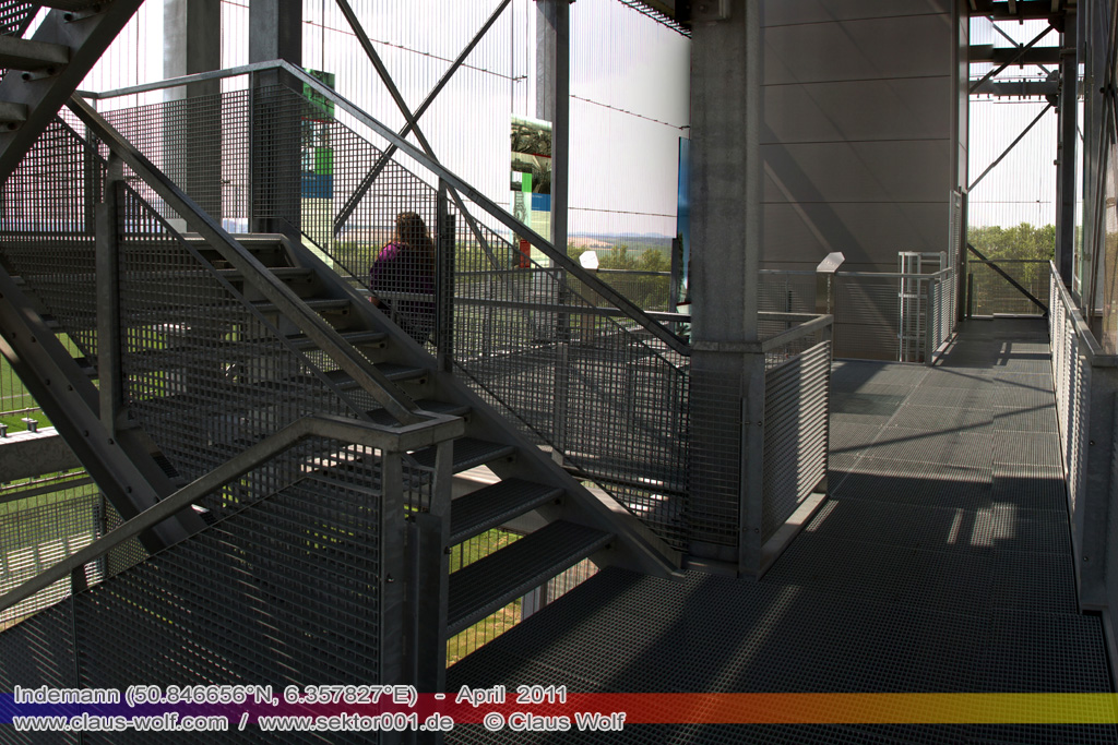 Der Indemann ist ein Aussichtsturm, der bei Lucherberg in der Gemeinde Inden im Kreis D�ren auf der Abraumhalde Goltsteinkuppe steht. Er wurde als Projekt im Rahmen der EuRegionale 2008 realisiert. Der Indemann ist eine 36 m hohe Konstruktion aus 280t Stahl mit 20.000 Einzelteilen. �ber 216 Stufen k�nnen die zw�lf verschiedenen Ebenen erreicht werden. Ein Aufzug f�hrt bis auf 24 m hinauf. Das Edelstahlgewebe, welches die Konstruktion umschlie�t, ist eine Gemeinschaftsproduktion der ag4 media facade GmbH, K�ln, und der D�rener Firma GKD Gebr�der Kufferath. 40.655 Leuchtdioden auf einer Fl�che von 1.470 m� lassen den Indemann bei Nacht zum leuchtenden Symbol des Indelandes werden.