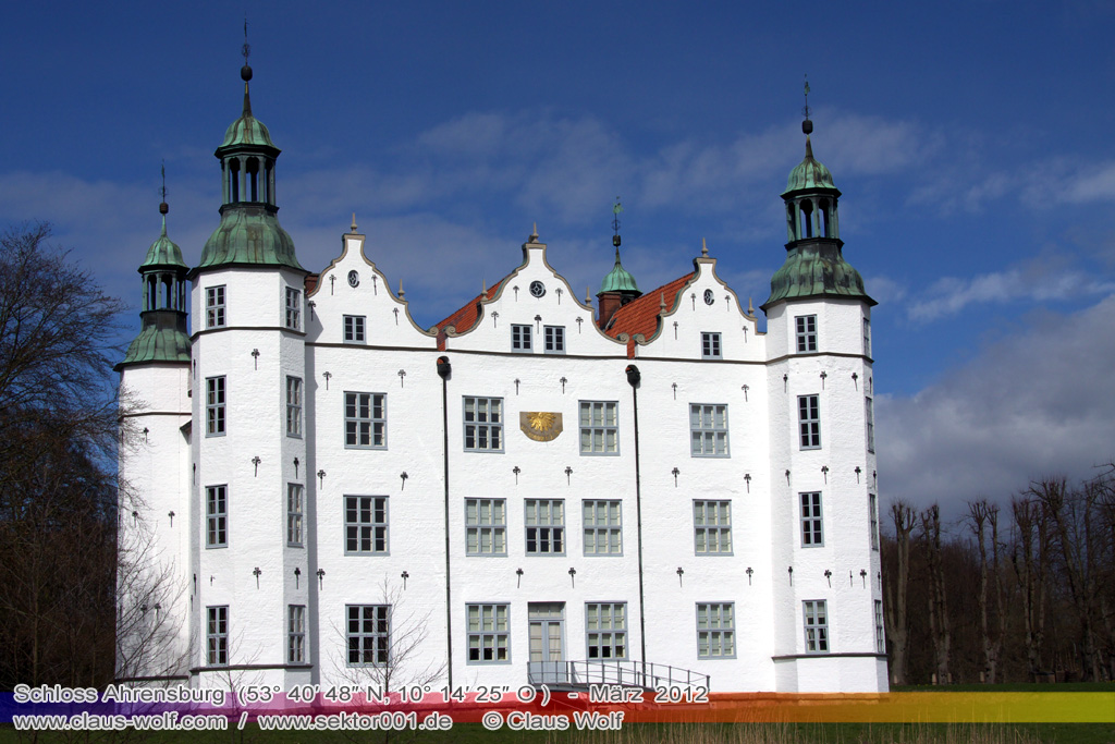 Das Schloss Ahrensburg befindet sich in der nach dem Schlossbezirk benannten Stadt Ahrensburg im s�dlichen Schleswig-Holstein, etwa 30 Kilometer nord�stlich des Hamburger Stadtzentrums Zitat: Wikipedia