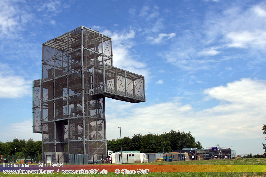 Der Indemann ist ein Aussichtsturm, der bei Lucherberg in der Gemeinde Inden im Kreis D�ren auf der Abraumhalde Goltsteinkuppe steht. Er wurde als Projekt im Rahmen der EuRegionale 2008 realisiert. Der Indemann ist eine 36 m hohe Konstruktion aus 280t Stahl mit 20.000 Einzelteilen. �ber 216 Stufen k�nnen die zw�lf verschiedenen Ebenen erreicht werden. Ein Aufzug f�hrt bis auf 24 m hinauf. Das Edelstahlgewebe, welches die Konstruktion umschlie�t, ist eine Gemeinschaftsproduktion der ag4 media facade GmbH, K�ln, und der D�rener Firma GKD Gebr�der Kufferath. 40.655 Leuchtdioden auf einer Fl�che von 1.470 m� lassen den Indemann bei Nacht zum leuchtenden Symbol des Indelandes werden.