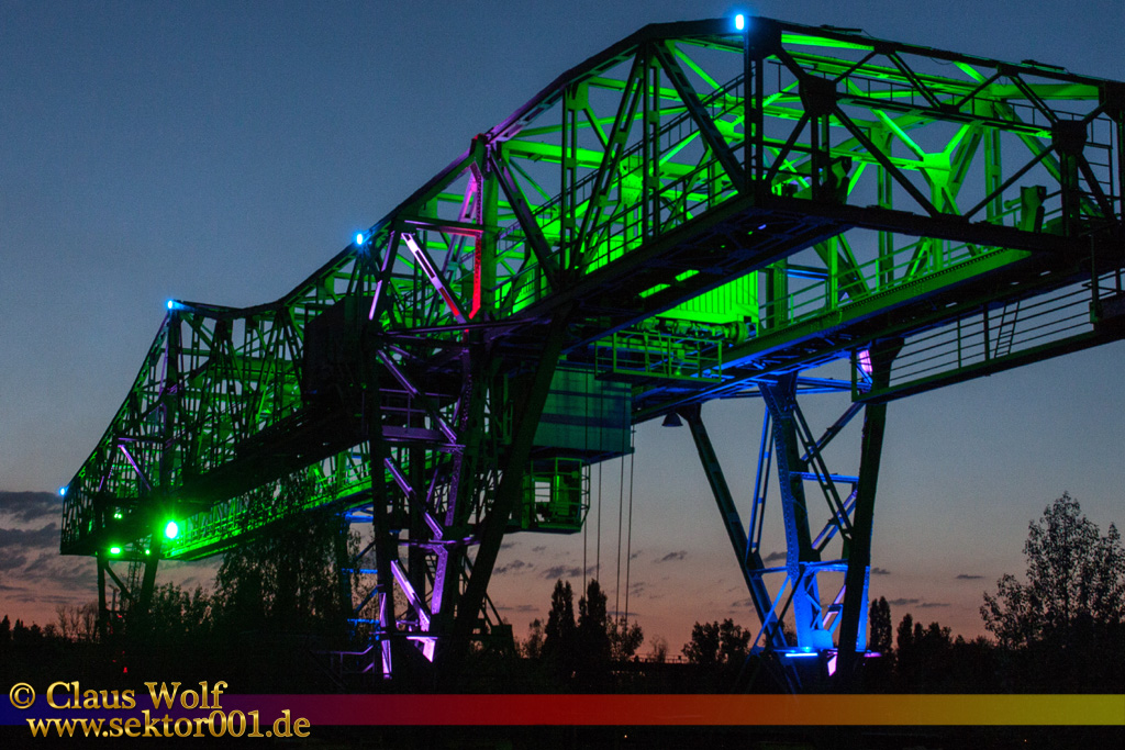 Der Landschaftspark Duisburg-Nord, oder kurz LaPaDu ist ein etwa 180 Hektar gro�er Landschaftspark rund um ein stillgelegtes H�ttenwerk in Duisburg-Meiderich, der im Rahmen der Internationalen Bauausstellung Emscher Park entstand.
