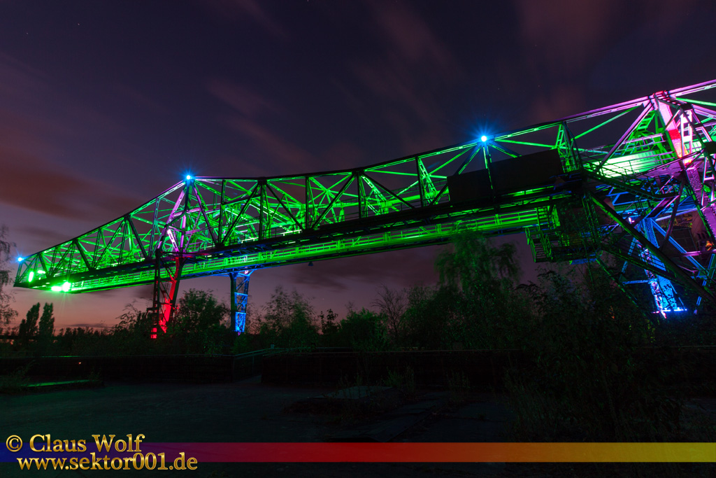 Der Landschaftspark Duisburg-Nord, oder kurz LaPaDu ist ein etwa 180 Hektar gro�er Landschaftspark rund um ein stillgelegtes H�ttenwerk in Duisburg-Meiderich, der im Rahmen der Internationalen Bauausstellung Emscher Park entstand.