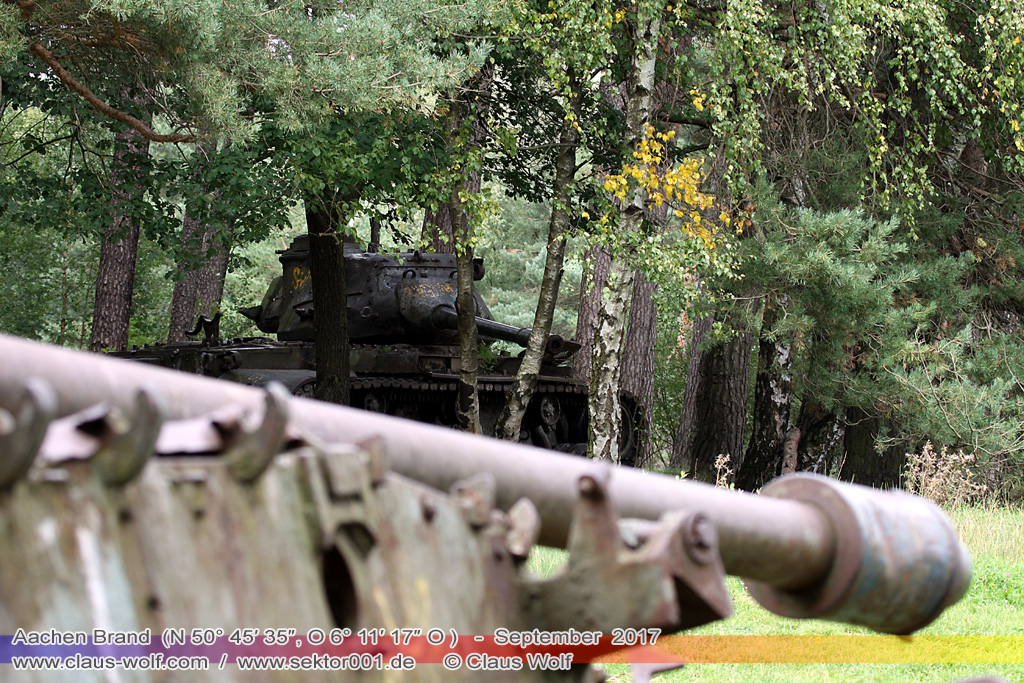 Kampfpanzer (KPz) M 47 Patton, Im Vodergrund: Infanterie-Kampfpanzer (IKPz) M 41 Walker Bulldog