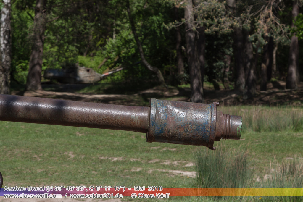 Infanterie-Kampfpanzer (IKPz) M 41 Walker Bulldog, im Hintergrund: Kampfpanzer (KPz) M 47 Patton