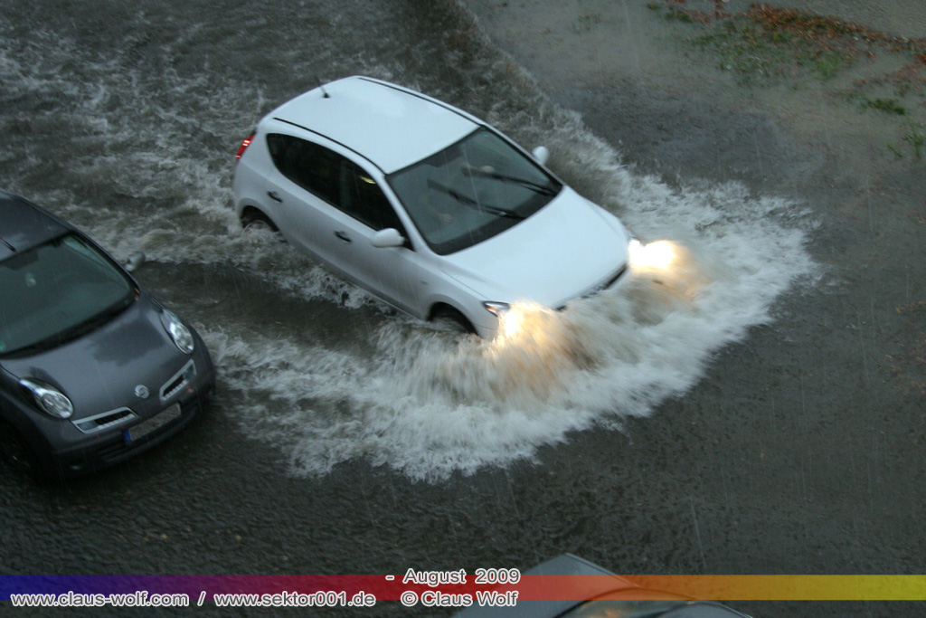 ... &Uuml;berflutete Stra&szlig;en