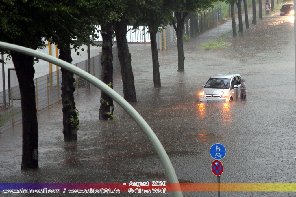 ... &Uuml;berflutete Stra&szlig;en
