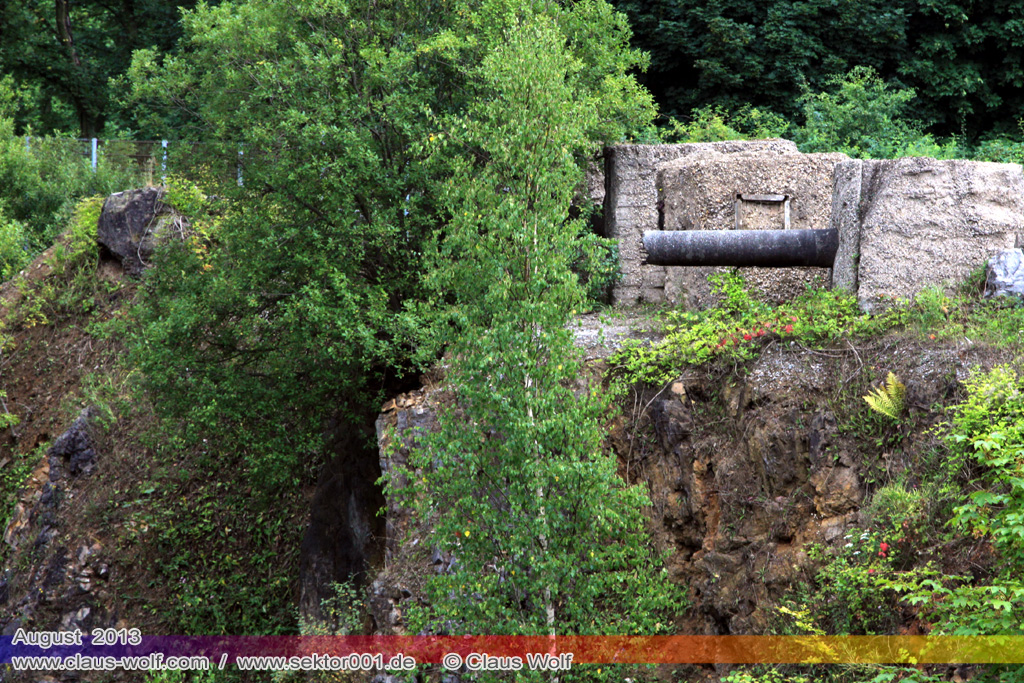 Verlassener Steinbruch und die Spuren der Menschen