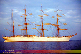 101 - Die Sedov (russisch Седов, im Deutschen auch unter der Transkription Sedow bekannt), ex Kommodore Johnsen (1936) ex Magdalene Vinnen II (1921), ist eine aus Stahl gebaute Viermastbark (Segelschiff) mit Hilfsmaschine (sog. Auxiliarsegler), das von der Sowjetunion und heute von Russland als Segelschulschiff genutzt wird. Sie wurde nach dem russischen Marineoffizier und Polarforscher Georgi Jakowlewitsch Sedow benannt. Die Sedov ist das gr��te noch segelnde traditionelle Segelschiff der Welt und das zweitgr��te �berhaupt, �bertroffen nur vom Neubau Royal Clipper.