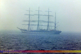 103 - Das russische Segelschulschiff Kruzenshtern (russisch Крузеншмёрн, ex Padua) ist eine Viermaststahlbark, die heute nach dem deutsch-baltischen Kapit�n und russischen Admiral Adam Johann von Krusenstern benannt ist. Heimathafen des Windjammers ist Kaliningrad. Die Kruzenshtern ist als einziger der ber�hmten Flying P-Liner der Flotte der Reederei F. Laeisz noch heute im Einsatz auf See.