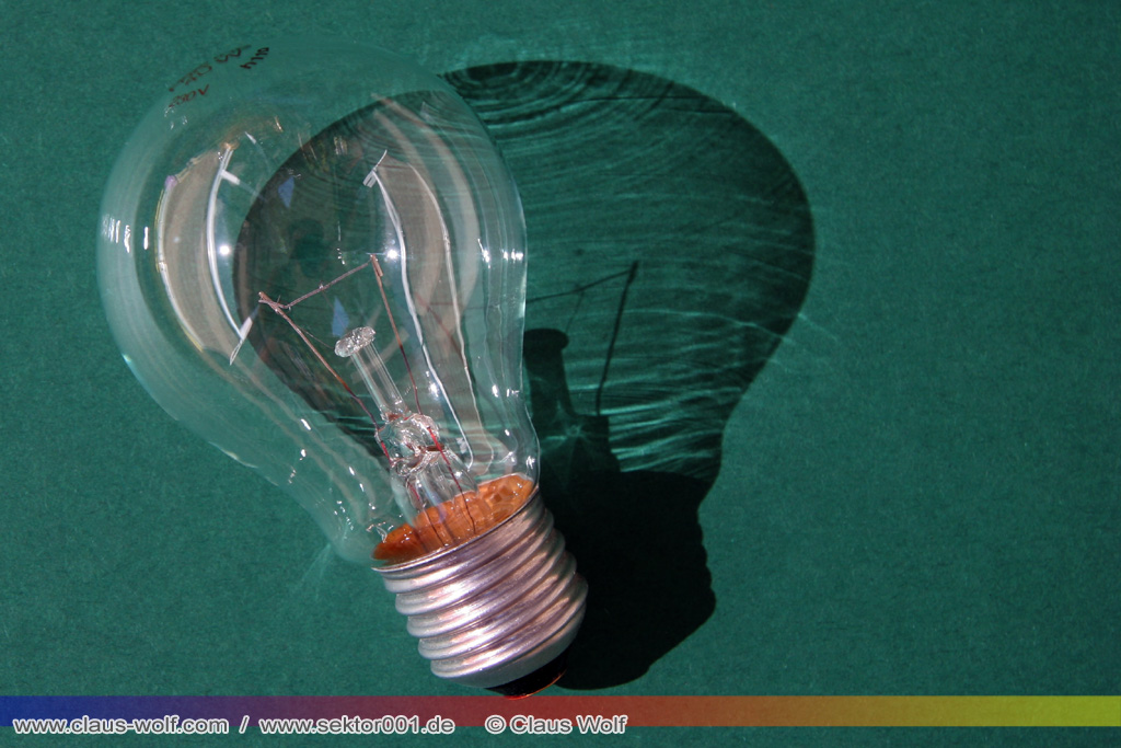 TableTop, Still-Life Studio - Ungew&ouml;hnliche Sicht auf Dinge des T&auml;glichen Lebens: Gl&uuml;hlampe