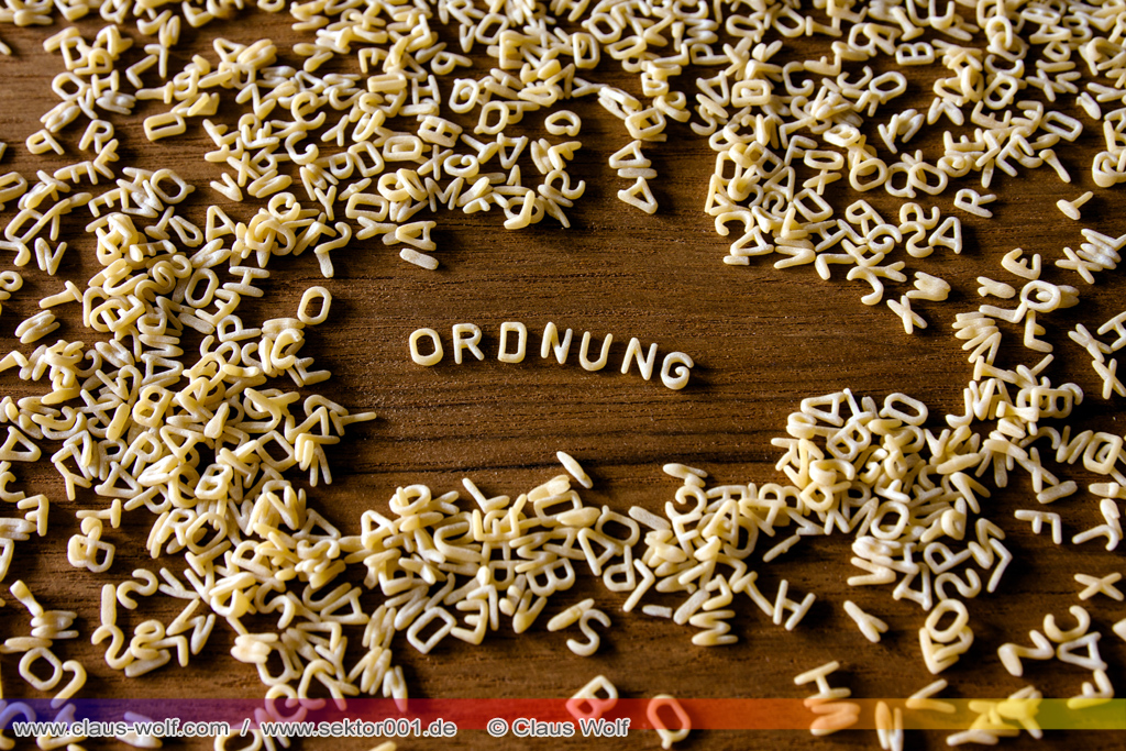 TableTop, Still-Life Studio - &nbsp;: Ordnung & Symmetrie im Chaos