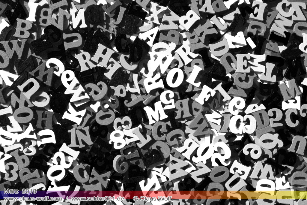 TableTop, Still-Life Studio - &nbsp;: Holzbuchstaben - Unter IR Beleuchtung